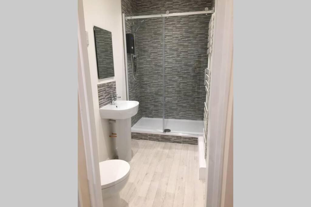 Private 1St Floor Apartment - Perfect For Port Of Dover, Eurotunnel And Short Stays 외부 사진