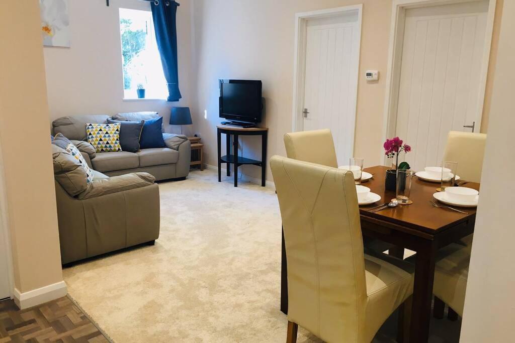 Private 1St Floor Apartment - Perfect For Port Of Dover, Eurotunnel And Short Stays 외부 사진