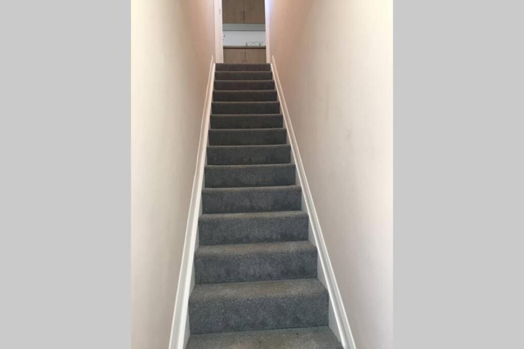 Private 1St Floor Apartment - Perfect For Port Of Dover, Eurotunnel And Short Stays 외부 사진