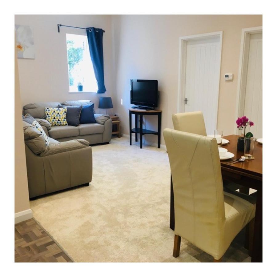 Private 1St Floor Apartment - Perfect For Port Of Dover, Eurotunnel And Short Stays 외부 사진